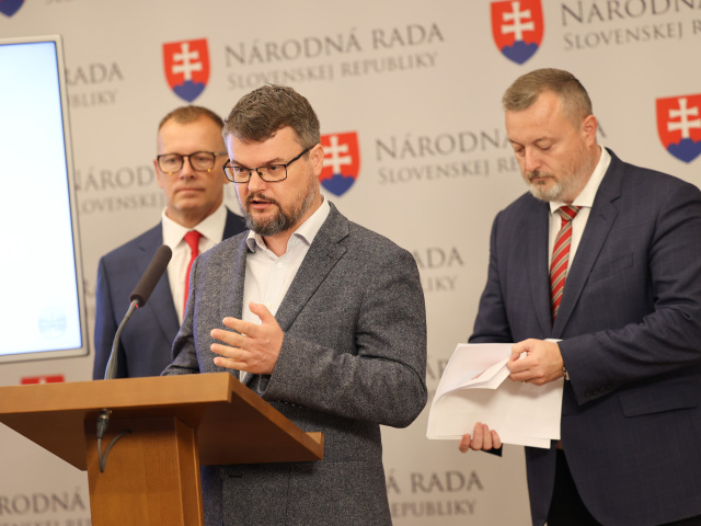 kollar krajniak  autor: Robert Huttner