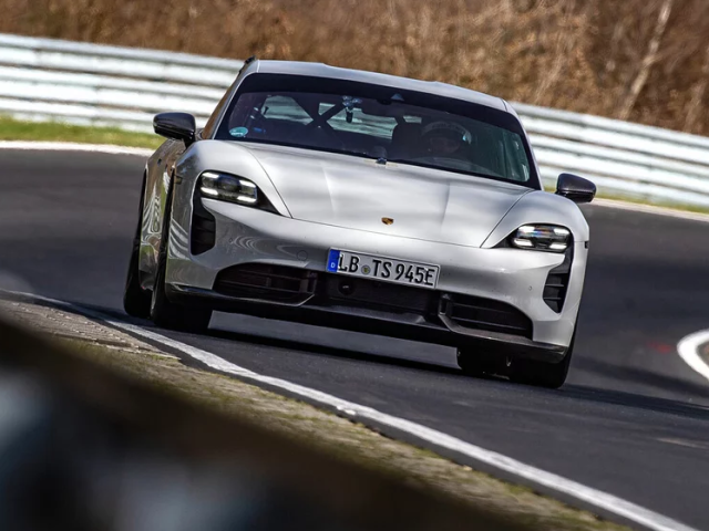 Porsche Taycan Turbo S - rekordná jazda na Nurburgringu 2022