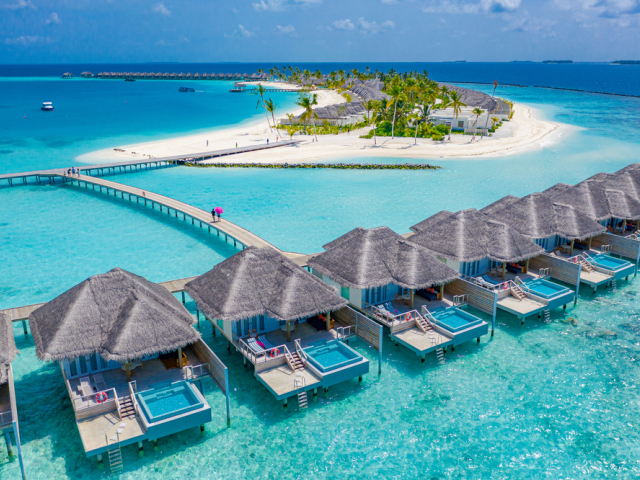 Maldivy, dovolenka, cestovanie, exotika, pláž, chatky, bazény, bungalovy, more,