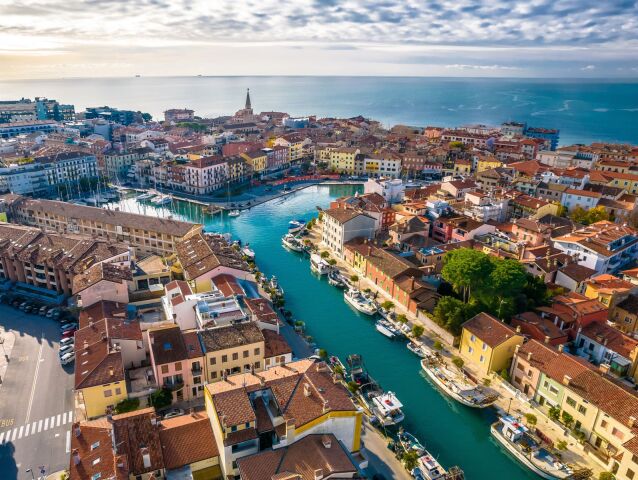 grado hlavna Mag33 shutterstock 2089519879