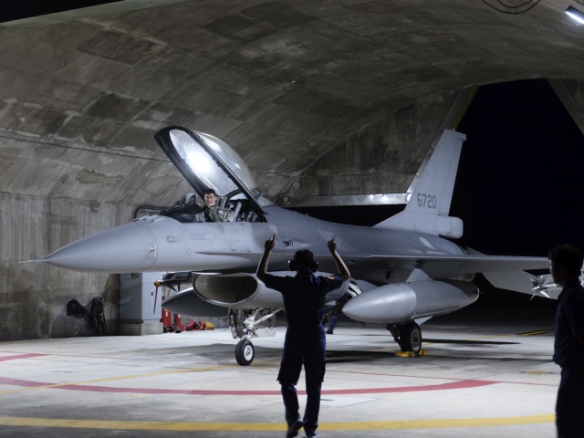 Stíhačka / F-16V /