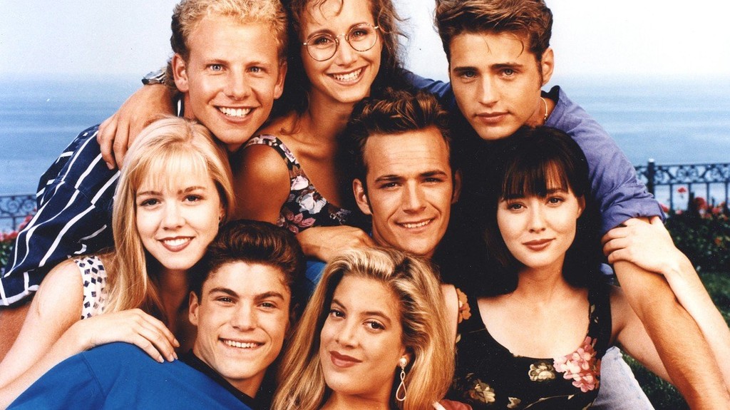 Americký tínedžerský seriál Beverly Hills 90210 sa dočkal v rokoch 1990 až 2000 desiatich sérií.