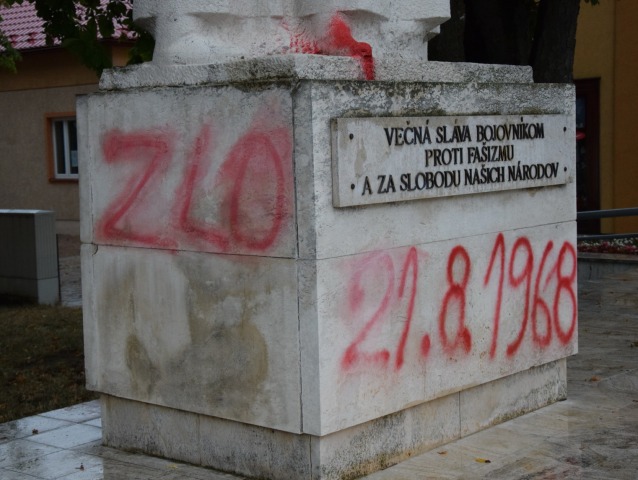pomník pamätník SNP vandal