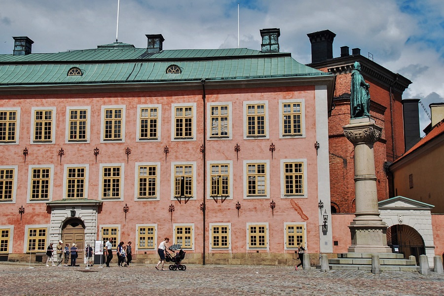 Ostrov Riddarholmen a socha zakladateľa mesta Štokholm.