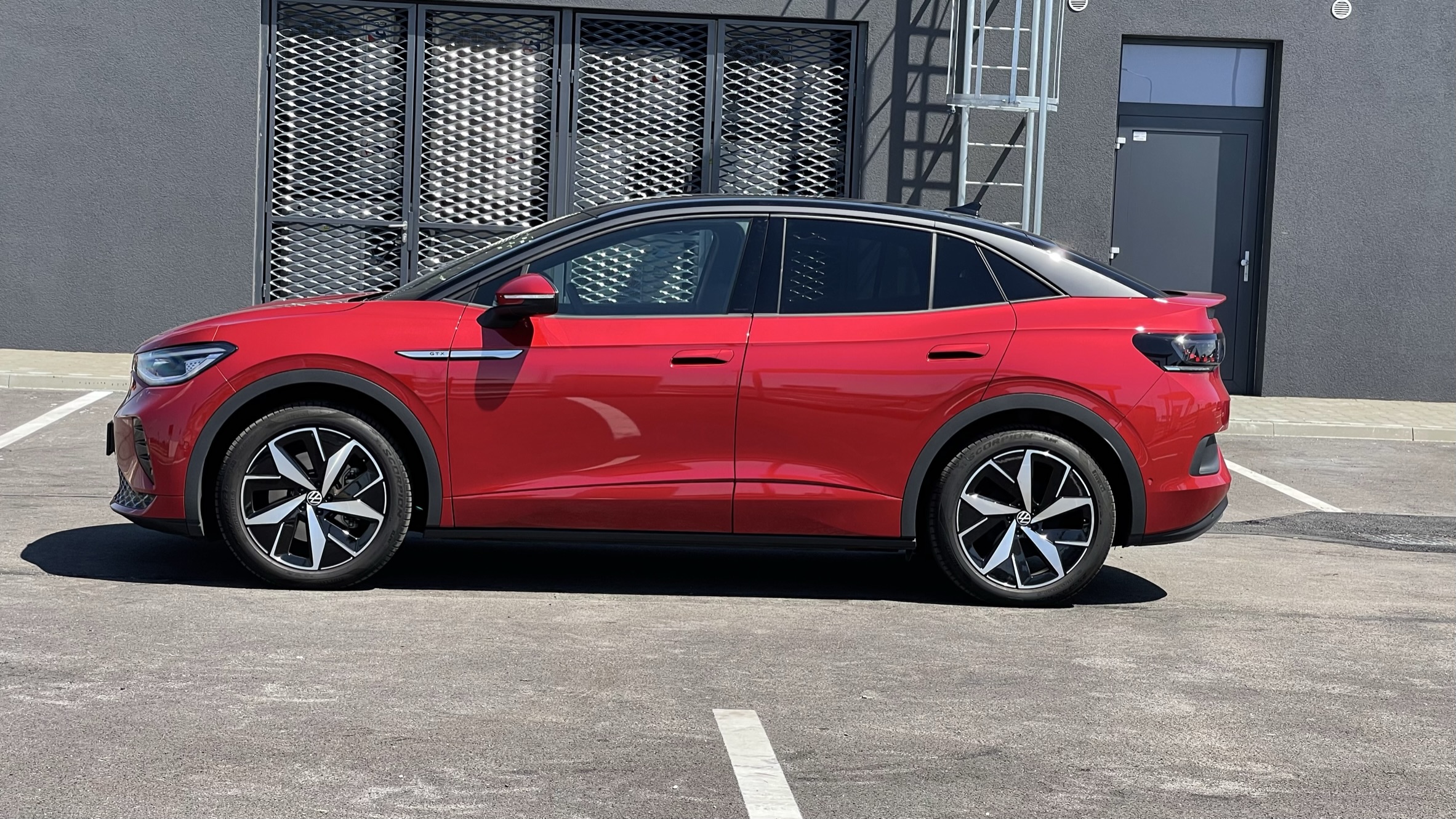 Z hľadiska rozmerov je Volkswagen ID.5 GTX takmer identický s modelom ID.4 GTX.