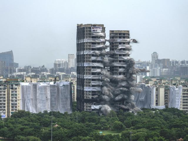 India, veže, demolácia, riadená stavba, nelegálna