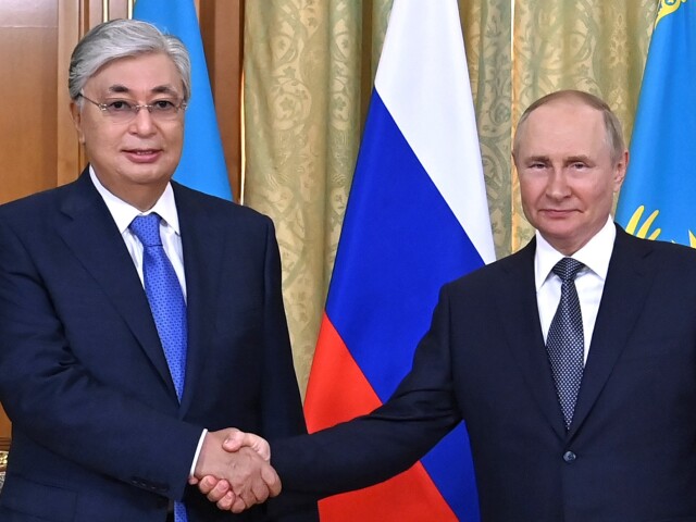 Kasym-Žomart Tokajev, Vladimir Putin
