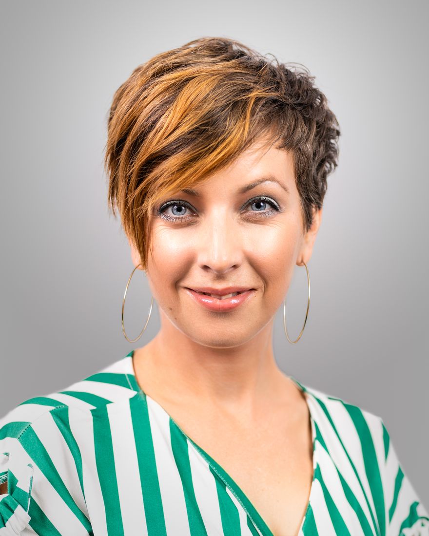 V mediálnej agentúre Zenith pôsobí na pozícii Business Development and Innovation Lead. Podieľa sa na akvizíciách nových klientov a strategicky zastrešuje súčasných klientov agentúry. Je absolventkou odboru Strategický manažment na Fakulte manažmentu UK, je držiteľkou DIMAQ certifikátu.