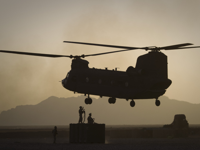 USA armáda vrtuľníky Chinook lety pozastavenie