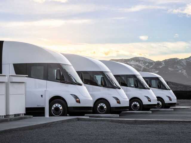 Tesla Semi (2022)