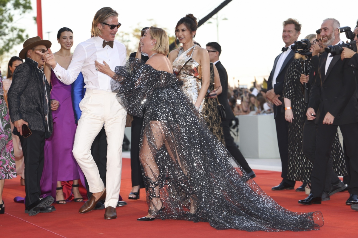 Chris Pine a Florence Pugh