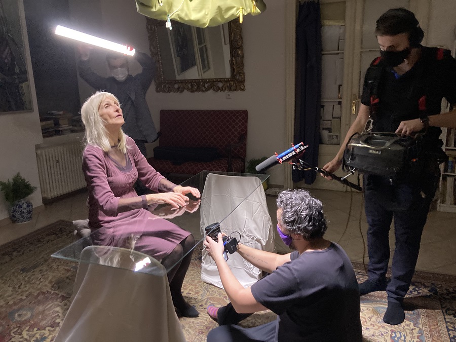 Záber z nakrúcania dokumentu o klaviristke Elene Letňanovej.