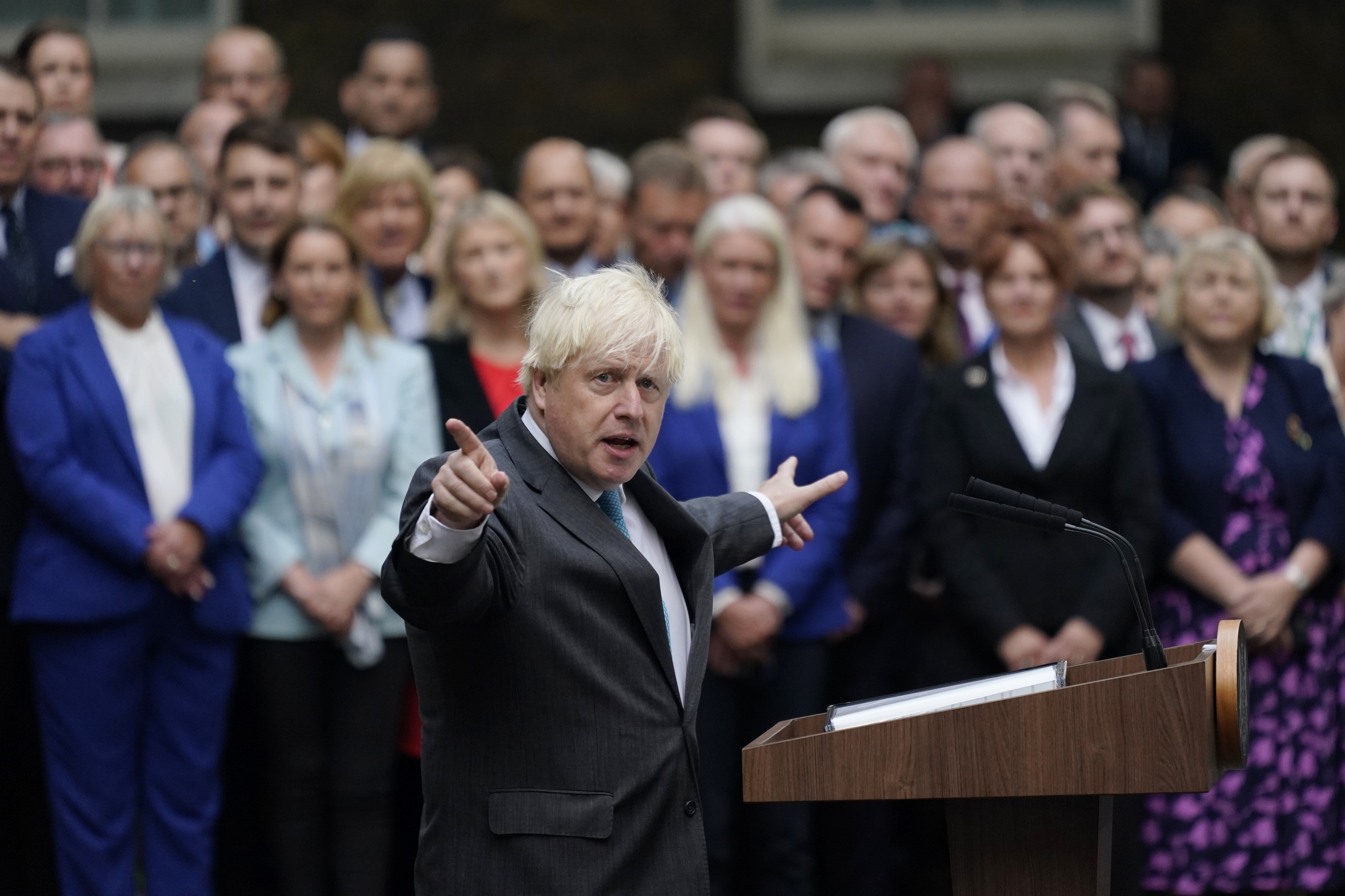 Odchádzajúci britský premiér Boris Johnson počas rozlúčkového prejavu na Downing Street v Londýne, 6. septembra 2022