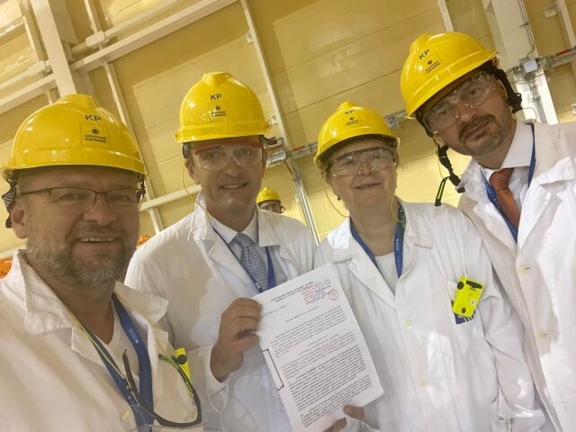 Richard Sulík s premiérom Eduardom Hegerom v Mochovciach.