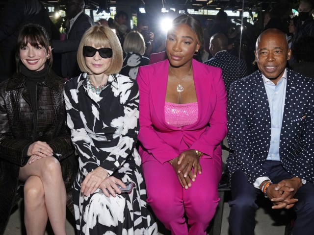Anne Hathaway, Anna Wintour Serena Williams a starosta New Yorku Eric Adams