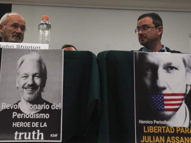 Julian Assange / John Shipton / Gabriel Shipton /