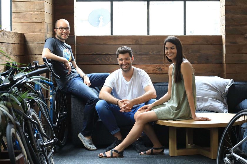 Zakladatelia spoločnosti Canva: Cameron Adams, Cliff Obrecht a Melanie Perkins.