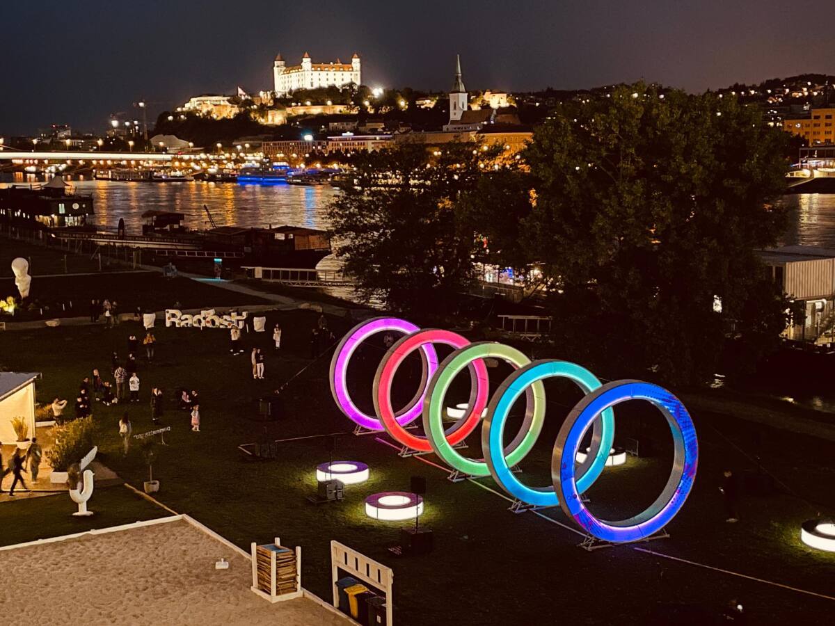 biela noc