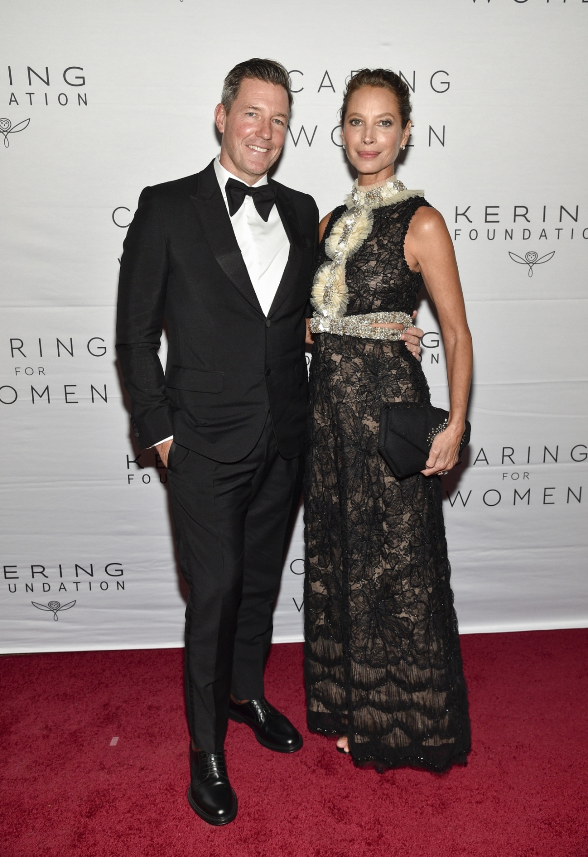 Herec Ed Burns a jeho manželka Christy Turlington Burns.