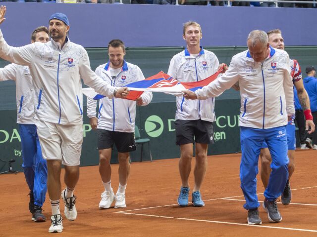 SR Tenis DC Rumunsko Molčan BAX
