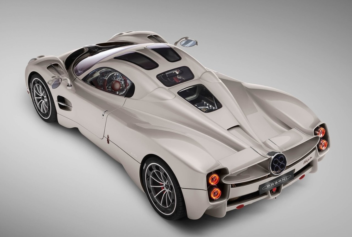 Pagani Utopia 10