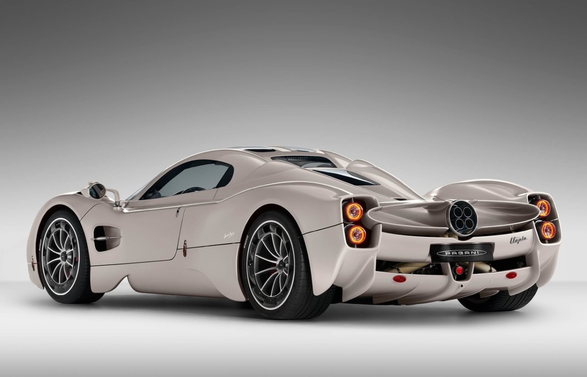 Pagani Utopia 12