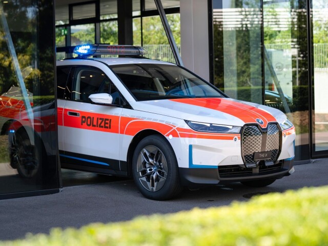 BMW iX - policajné vozidlo Švajčiarsko