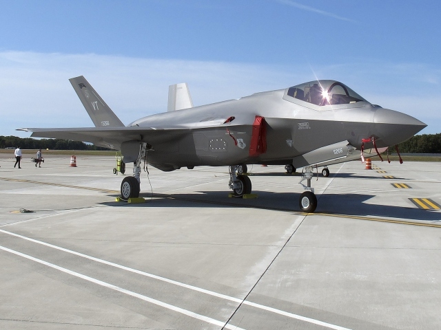 Bojová stíhačka / F-35A /