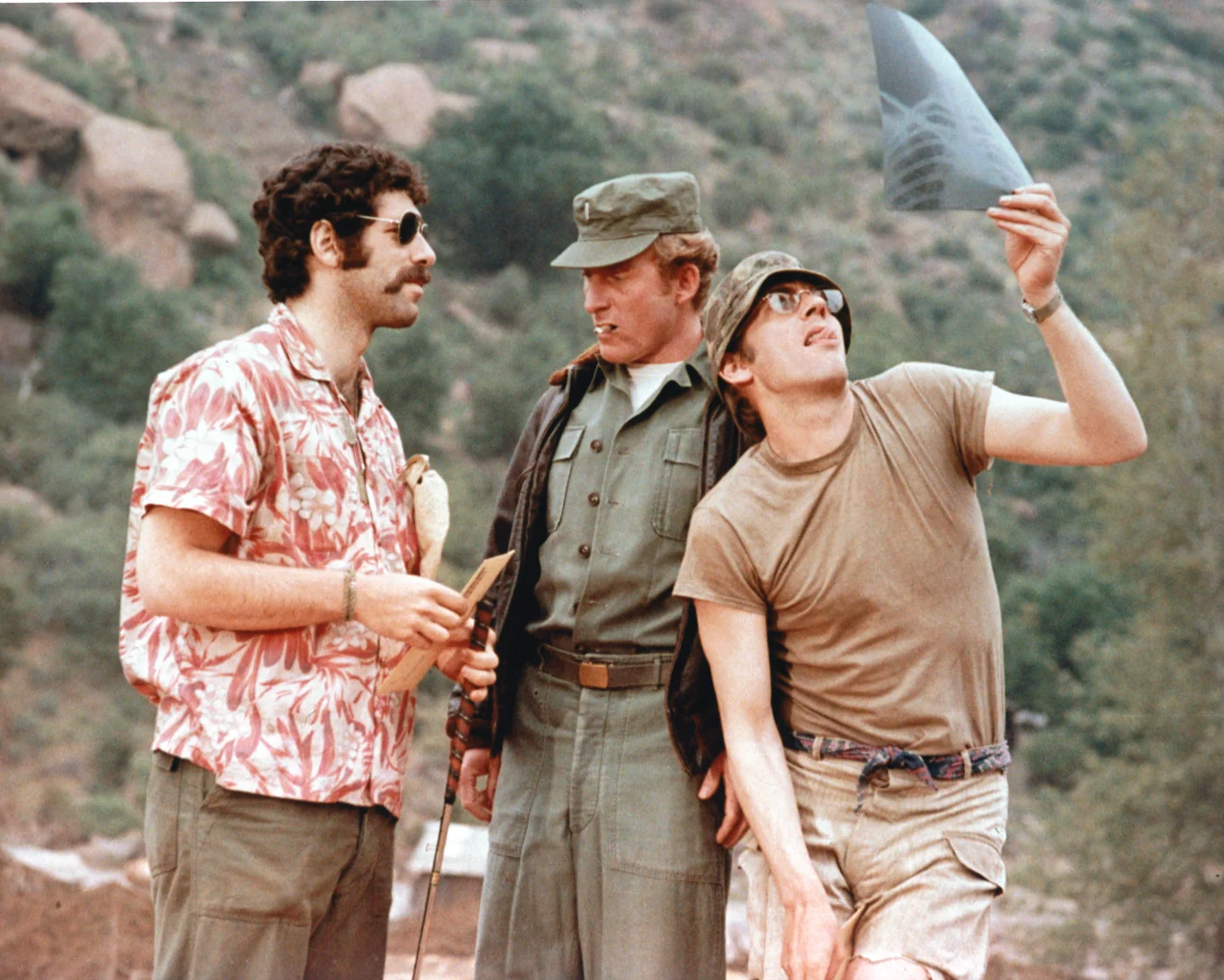 Film MASH nakrútil v roku 1970 režisér Robert Altman. Snímka získala Oscara za scenár.