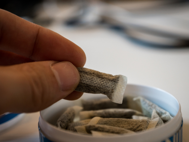 tabak, tabakový prášok, snus, žuvací tabak