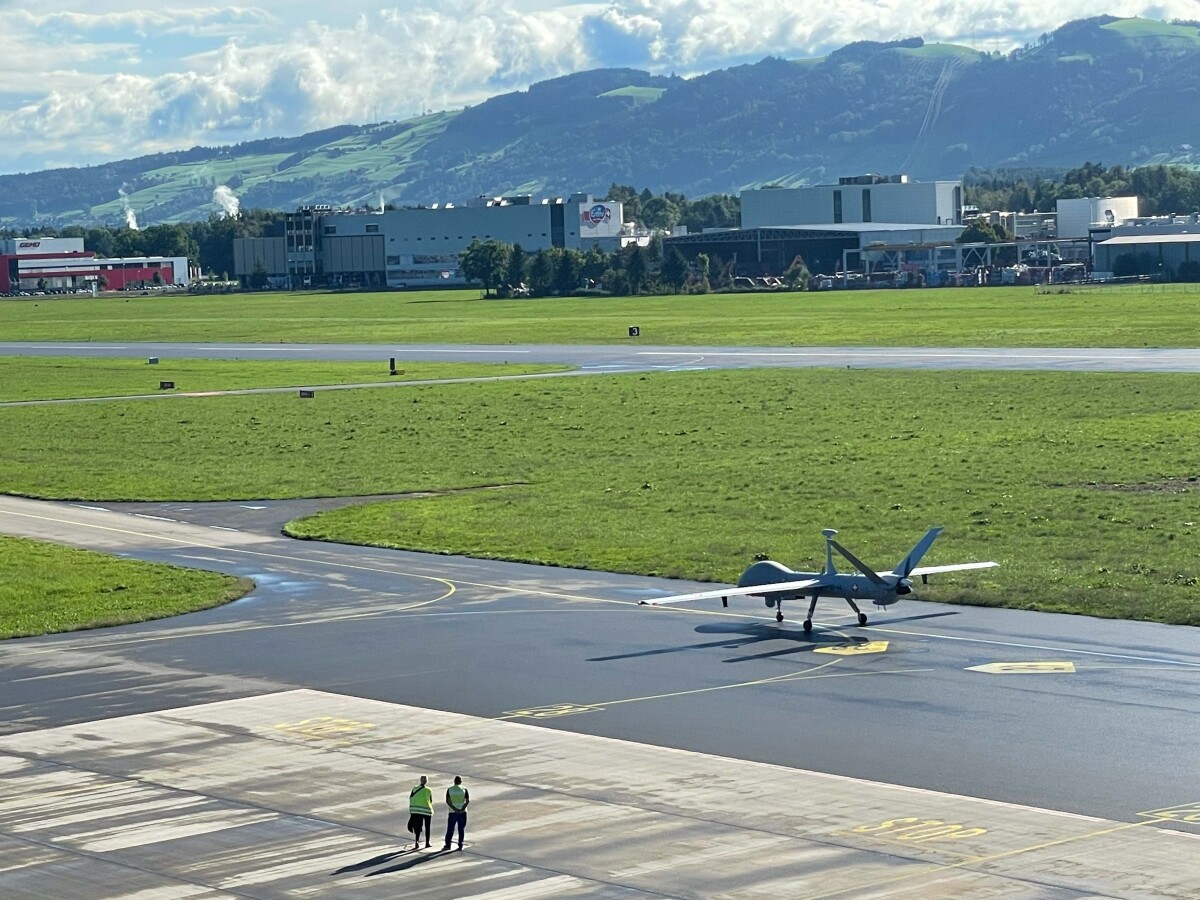 Hermes 900 StarLiner 3