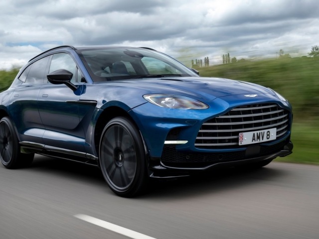 Aston Martin DBX707 12