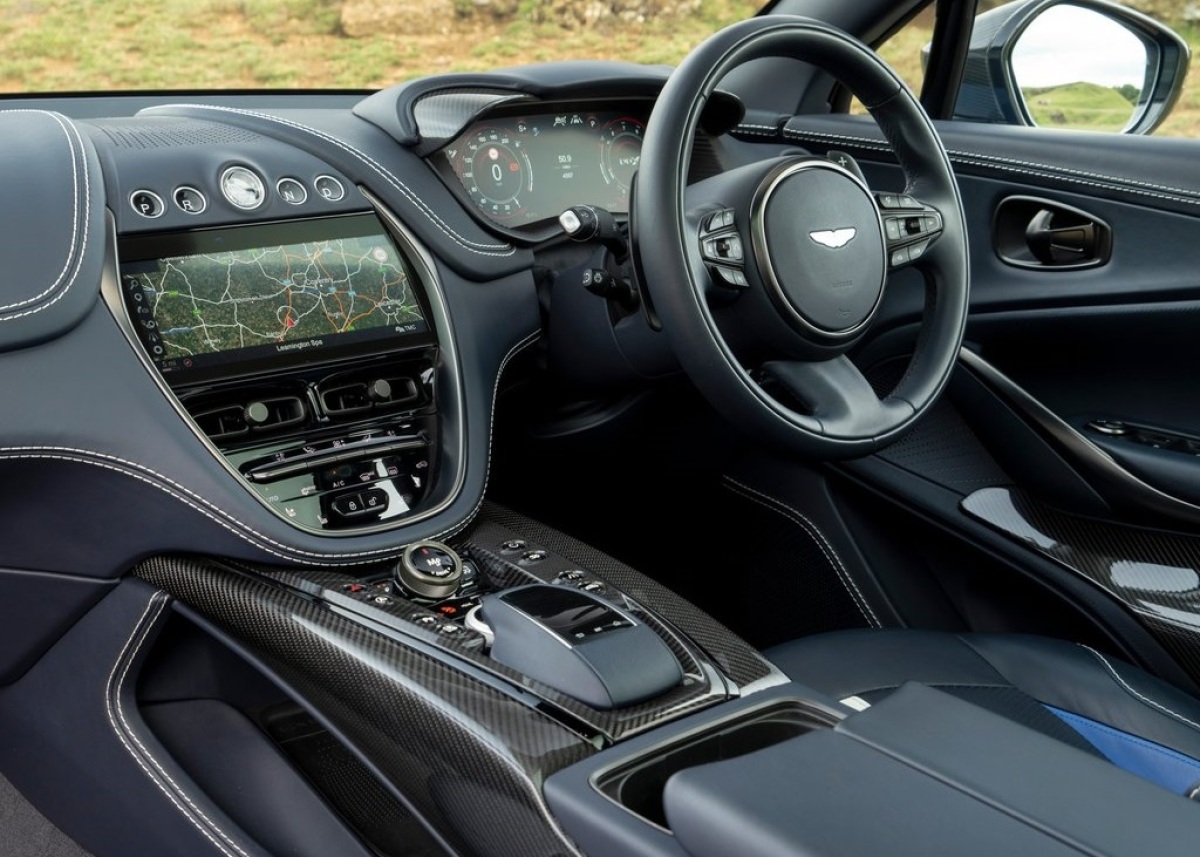 Aston Martin DBX707 1