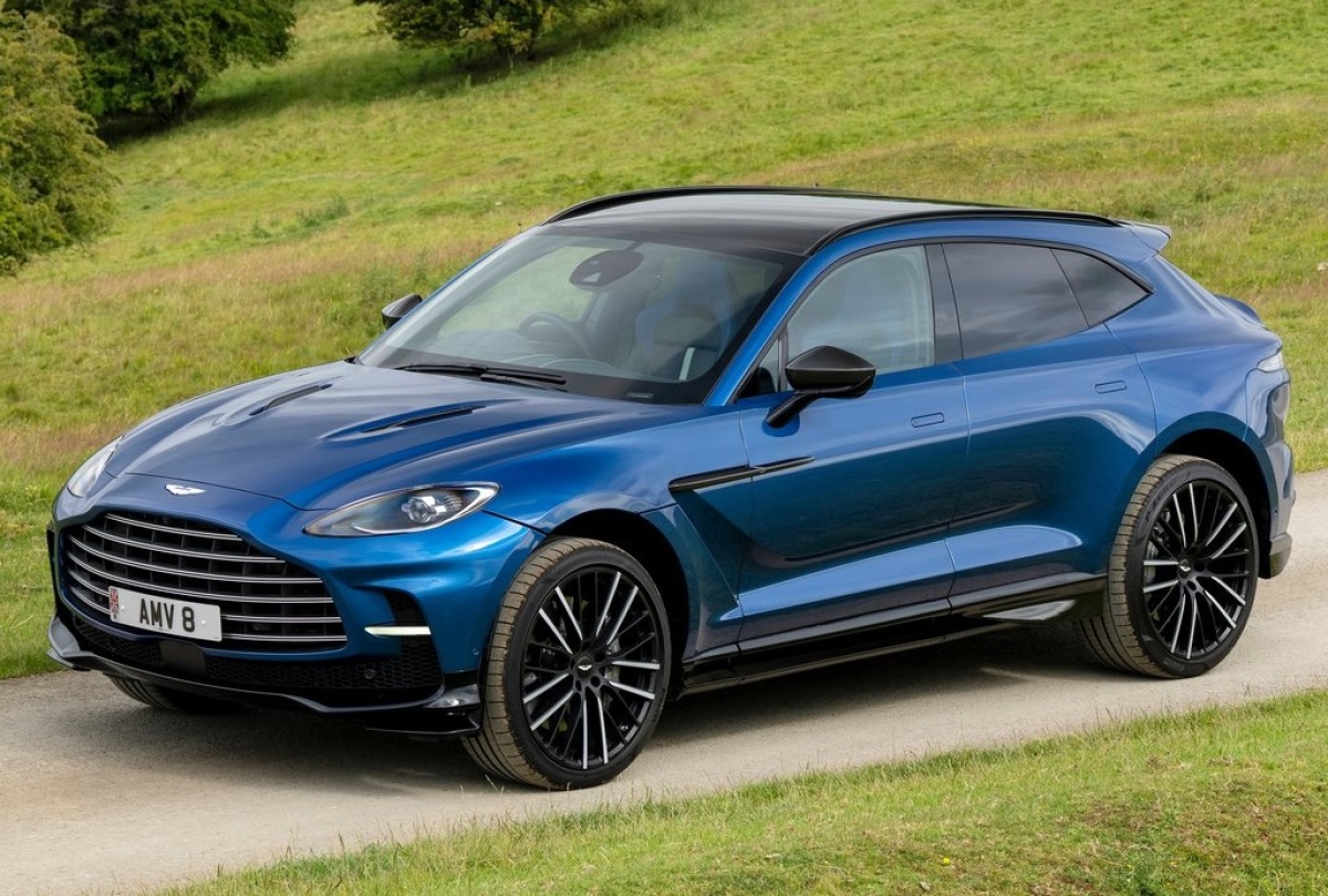 Aston Martin DBX707 11