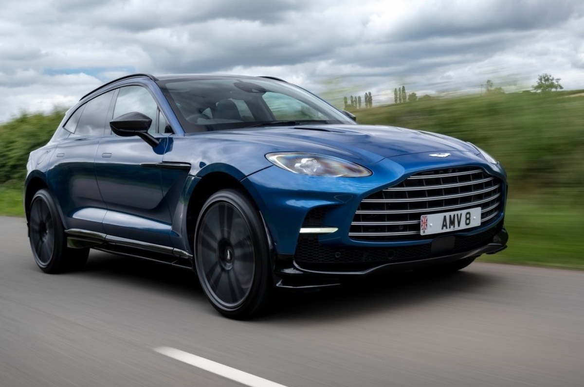Aston Martin DBX707 12