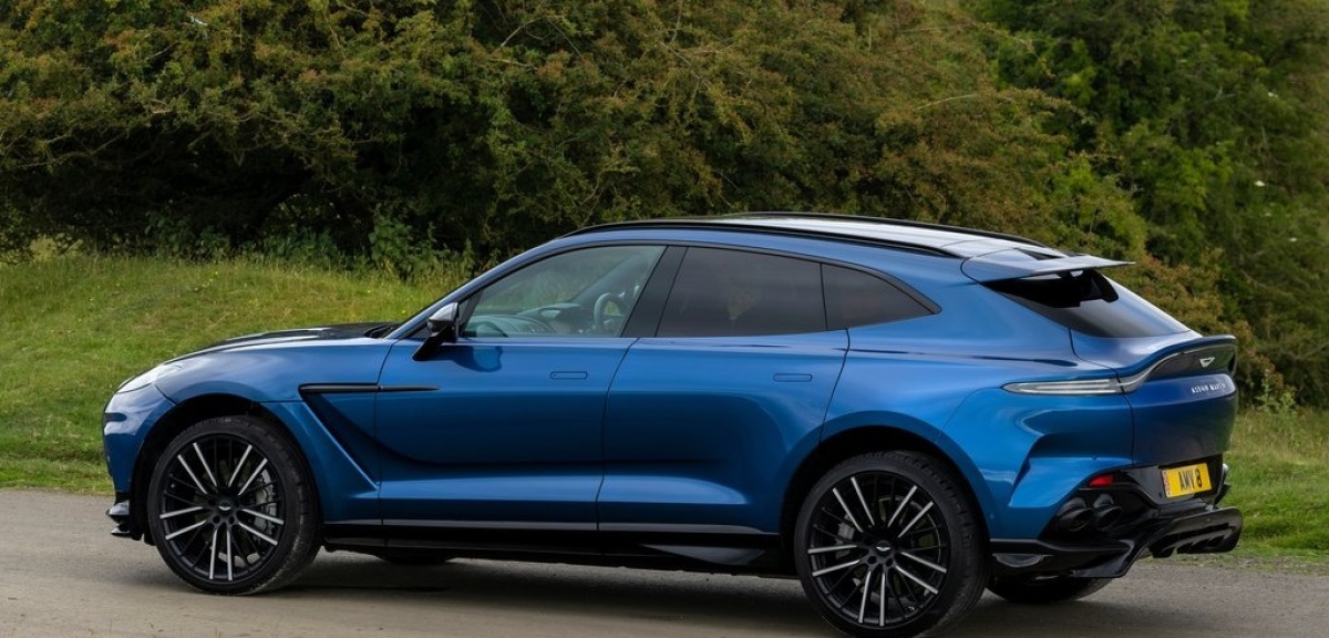 Aston Martin DBX707 13