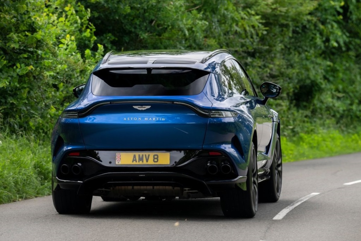 Aston Martin DBX707 17