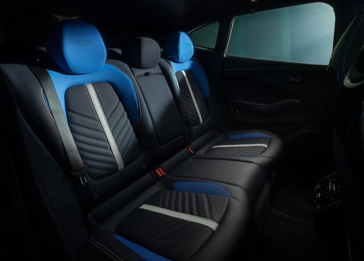 Aston Martin DBX707 4