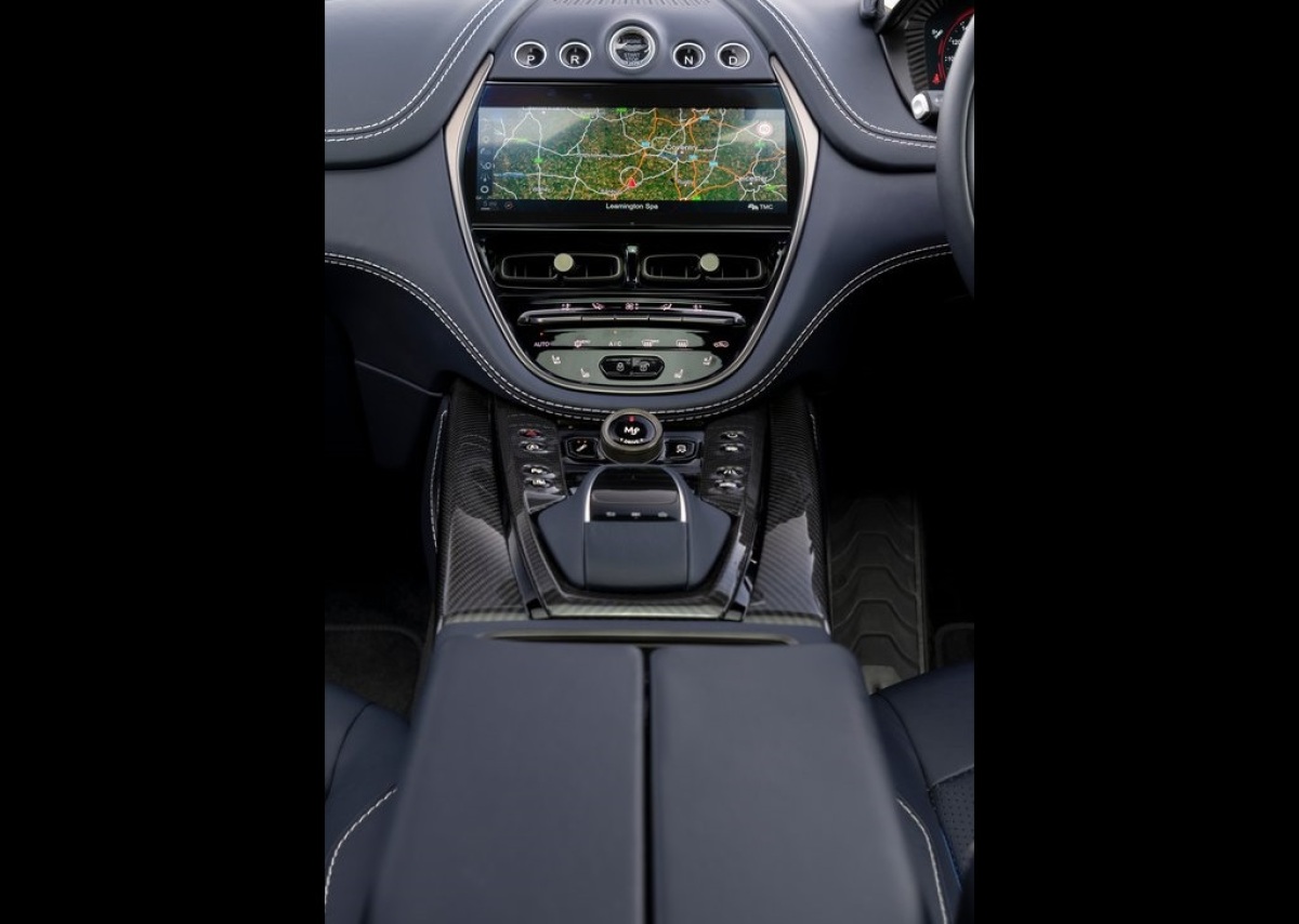 Aston Martin DBX707 6
