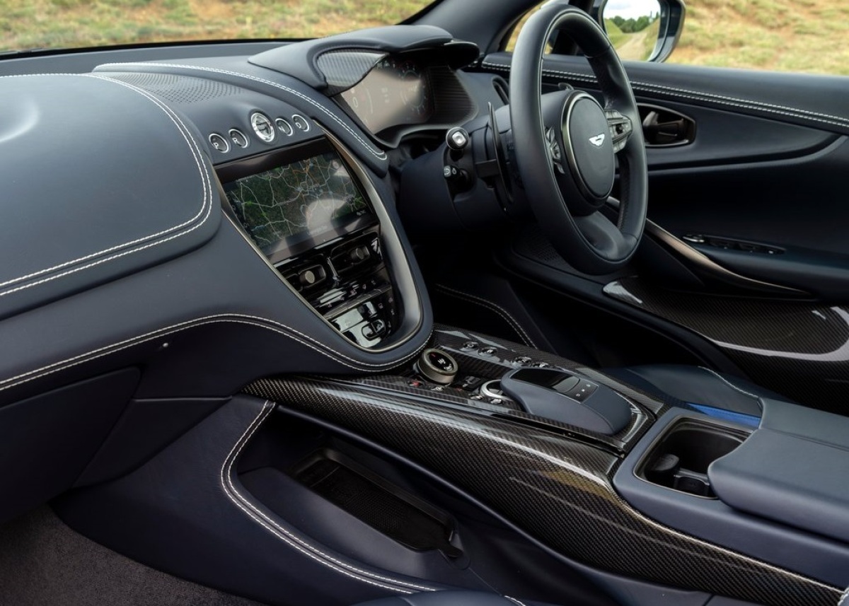 Aston Martin DBX707 7
