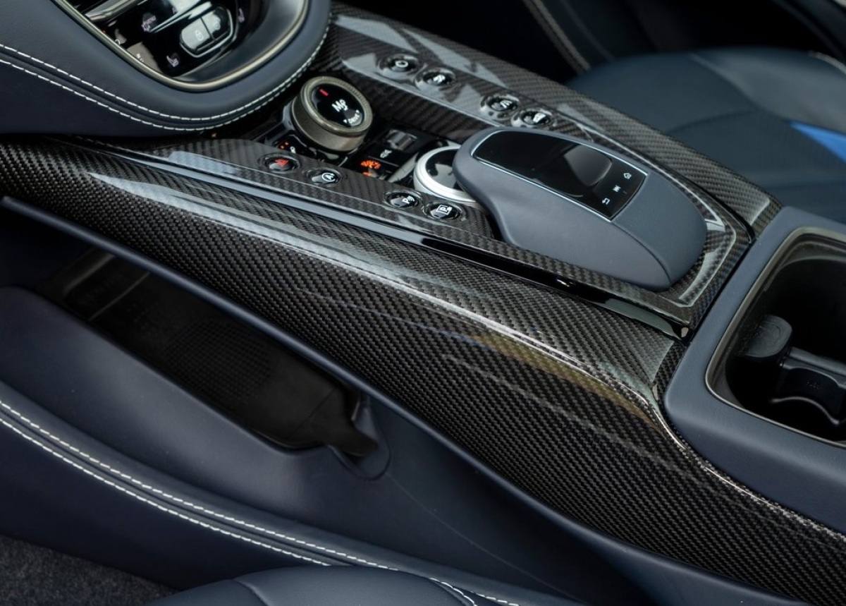Aston Martin DBX707 8