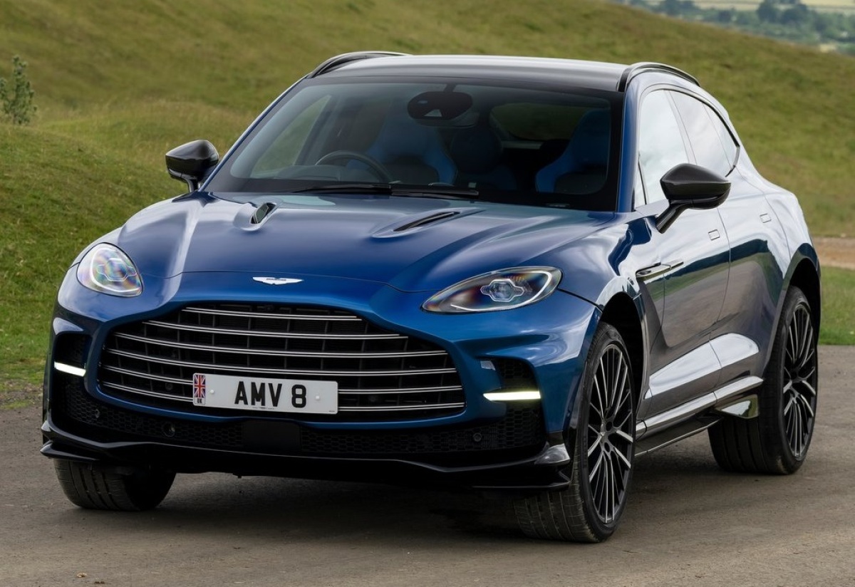 Aston Martin DBX707 9