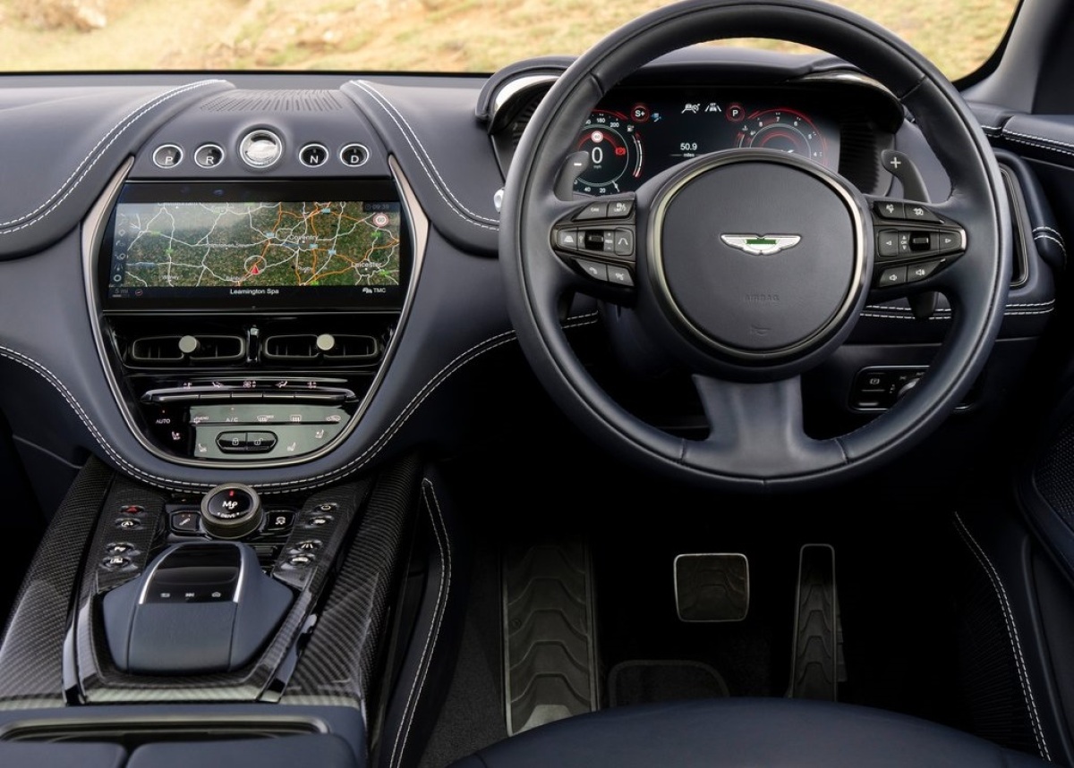 Aston Martin DBX707