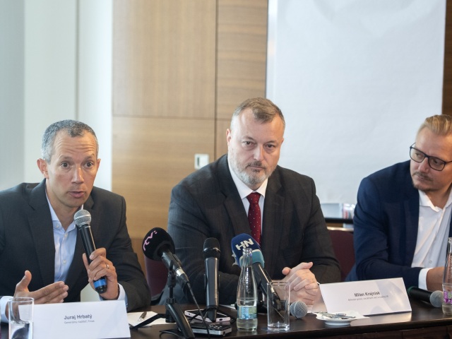 SR Bratislava financie dôchodok európsky TK Krajniak BAX