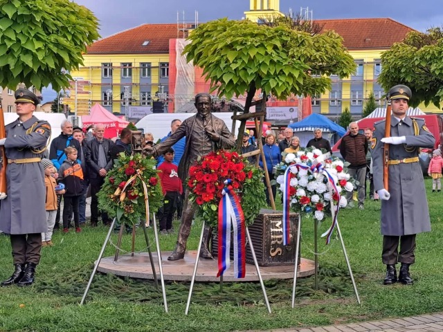 socha Milana Rastislava Štefánika