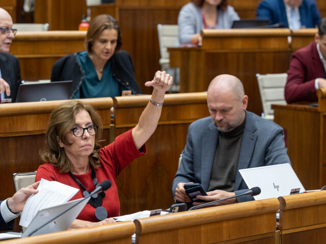 NRSR rokovanie parlament