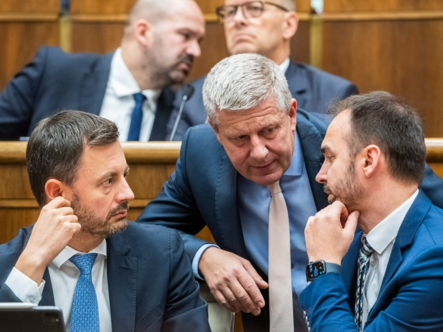 Eduard Heger a Vladimír Lengvarský v pléne NR SR