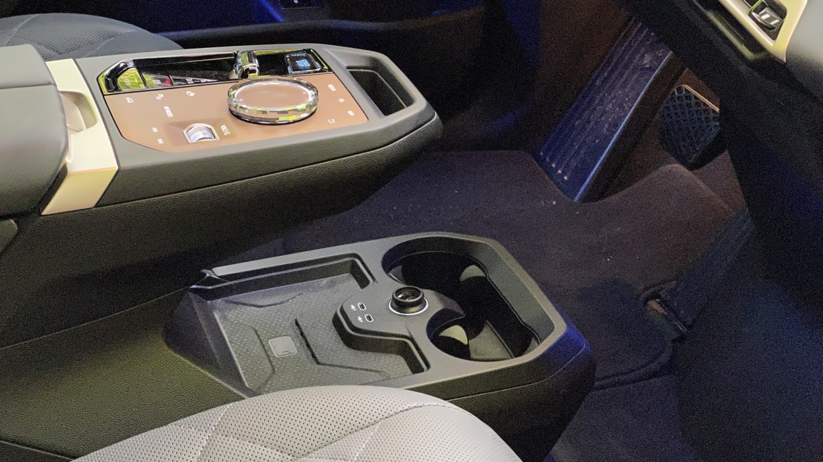 BMW iX M60 (2022)