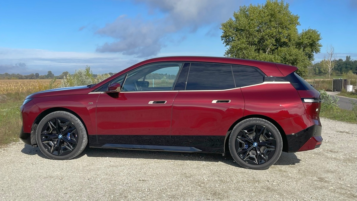 BMW iX M60 (2022)