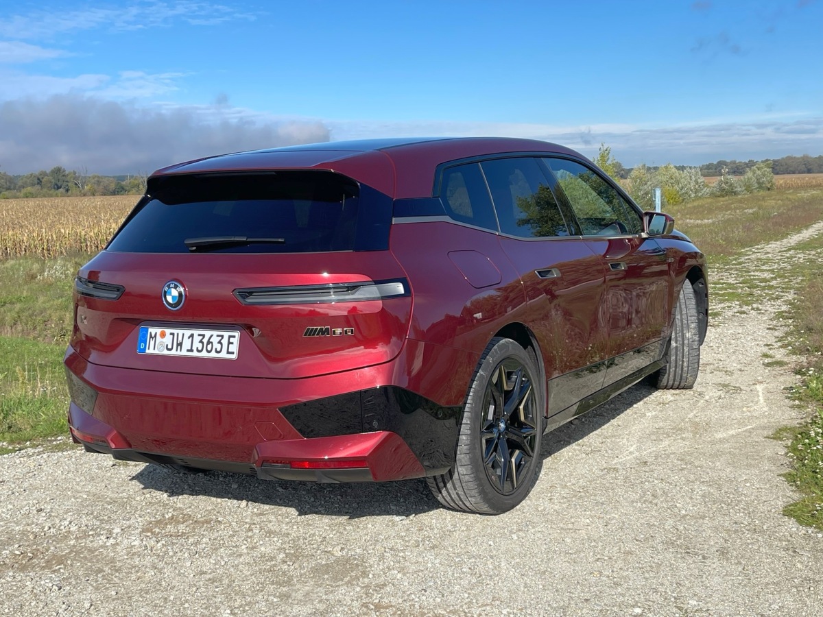 BMW iX M60 (2022)